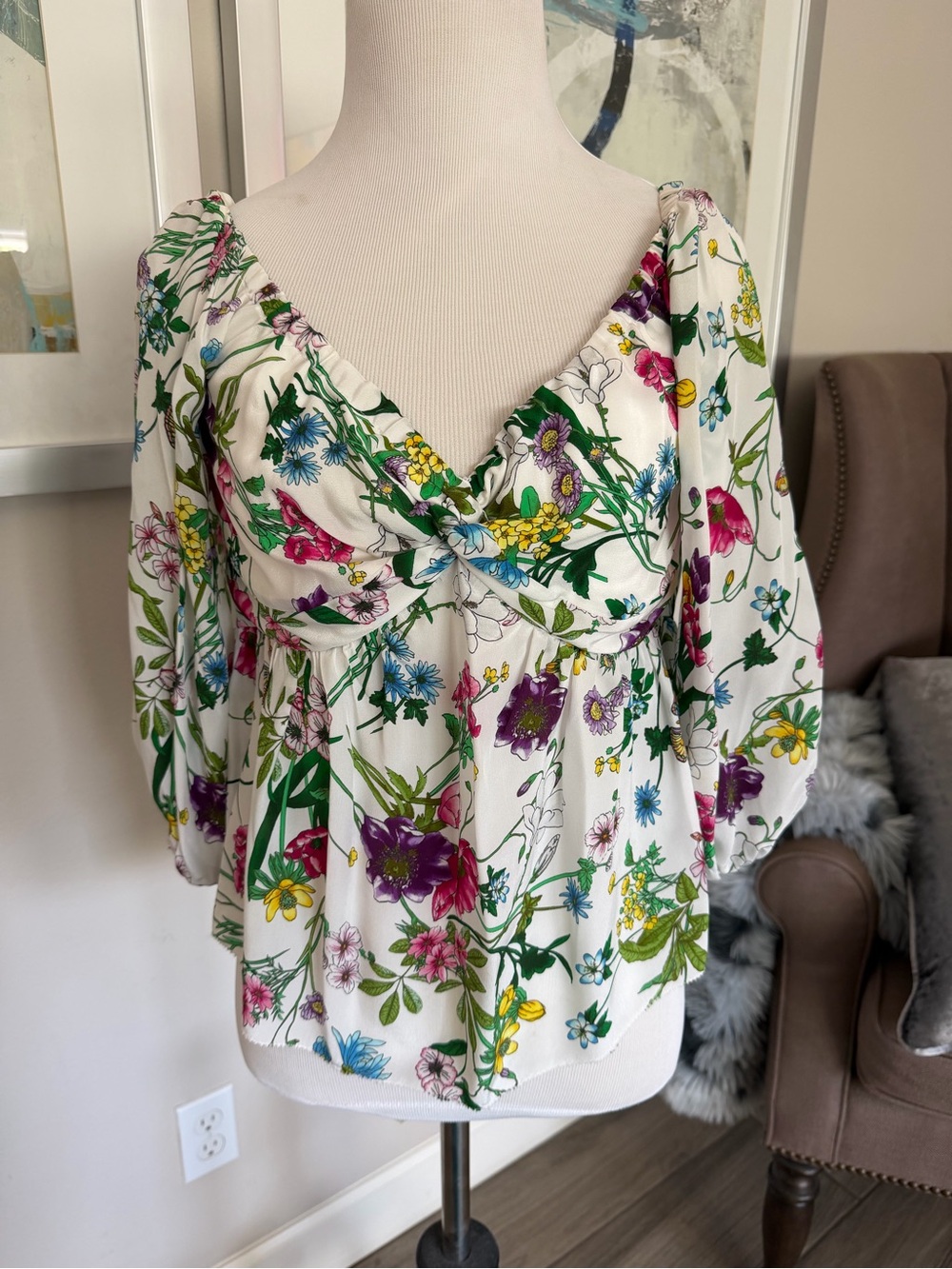 L'AGENCE White Floral V-Neck Peasant Blouse - Multi Floral